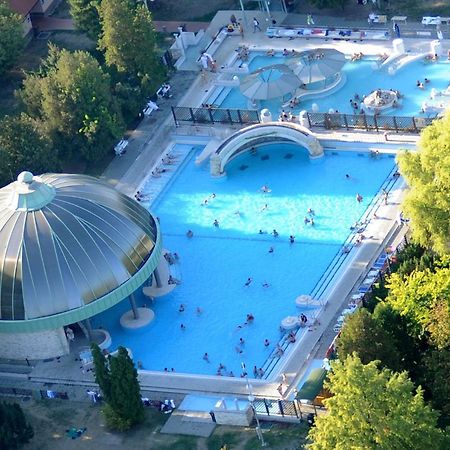 Sziget Apartman Eger Buitenkant foto