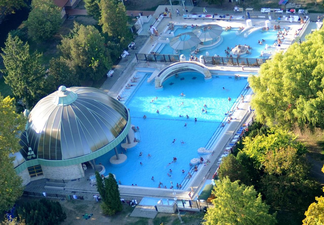Sziget Apartman Eger Buitenkant foto