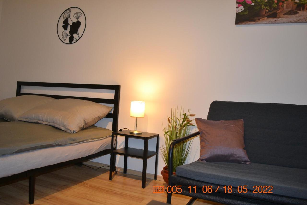Sziget Apartman Eger Buitenkant foto
