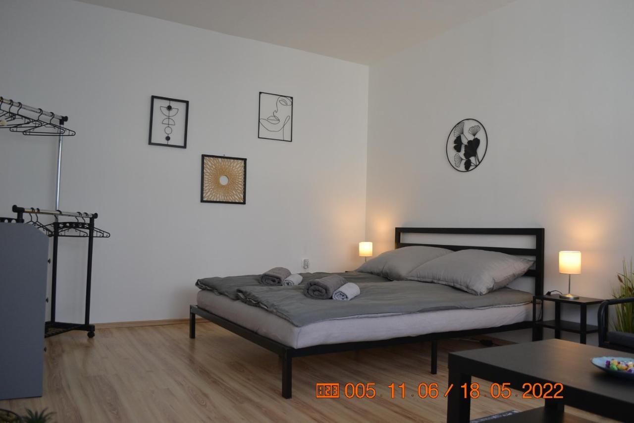 Sziget Apartman Eger Buitenkant foto