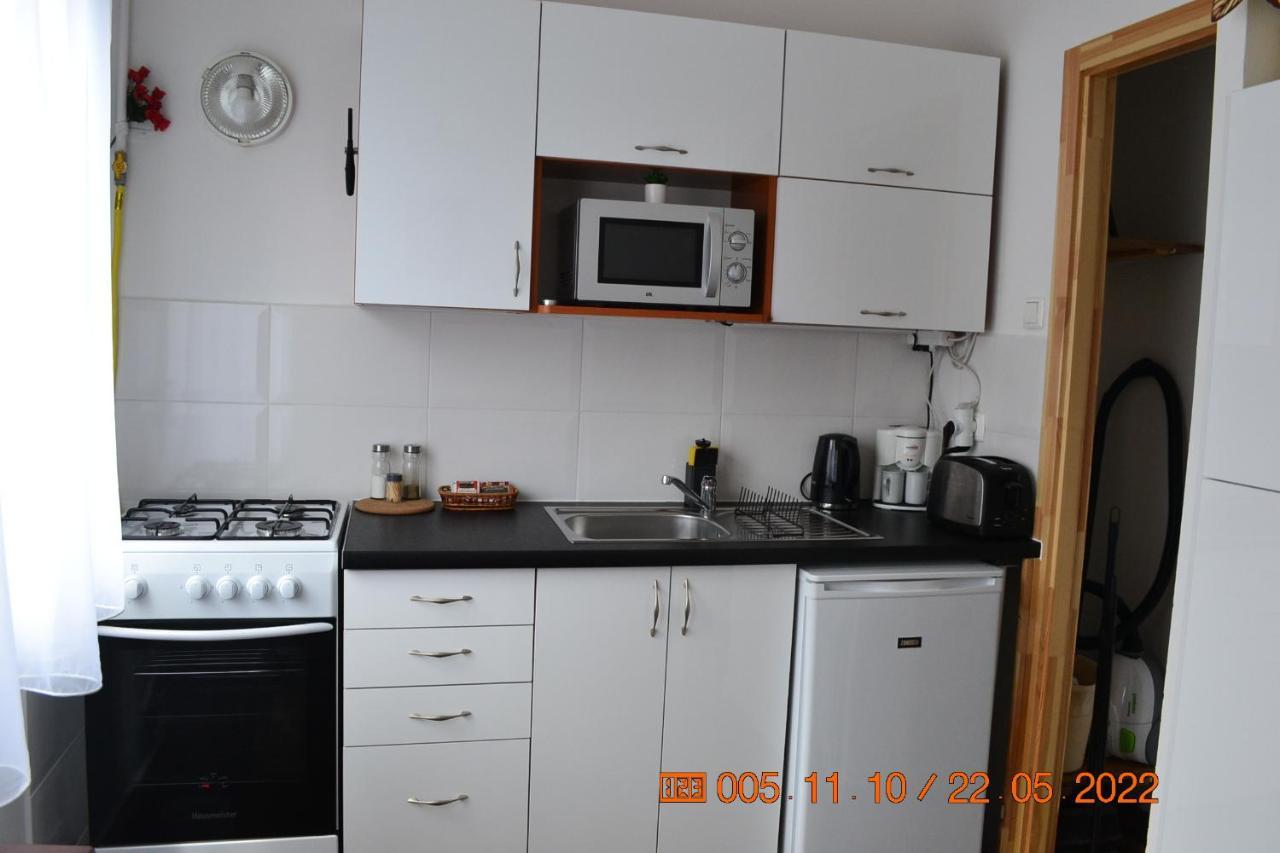 Sziget Apartman Eger Buitenkant foto